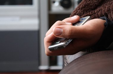 domokin.ru_yaponcy-sozdali-tkan-ot-kotoroy-mozhno-zaryazhat-mobilnyy-telefon_1